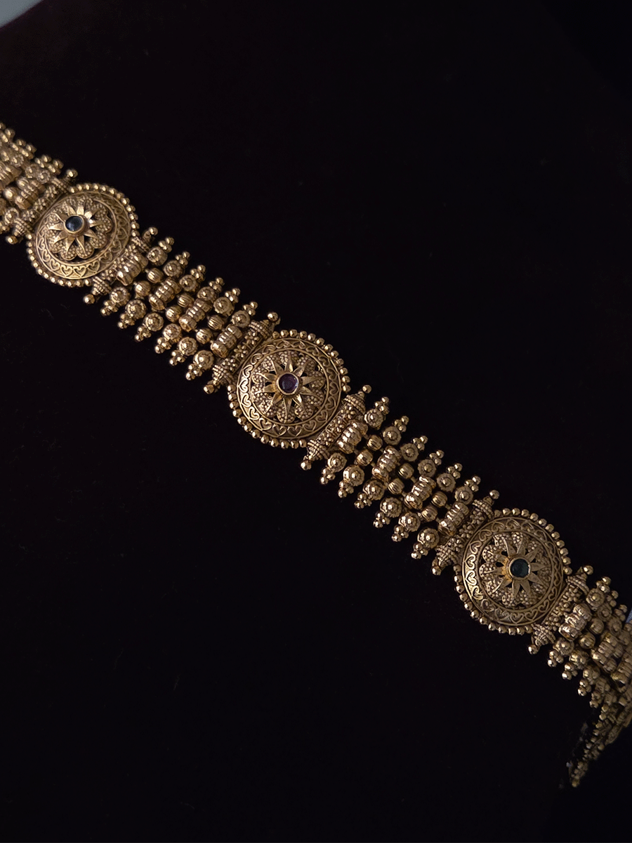 Flower in circular design 2cm broad sheeshphool with traditional broad chain