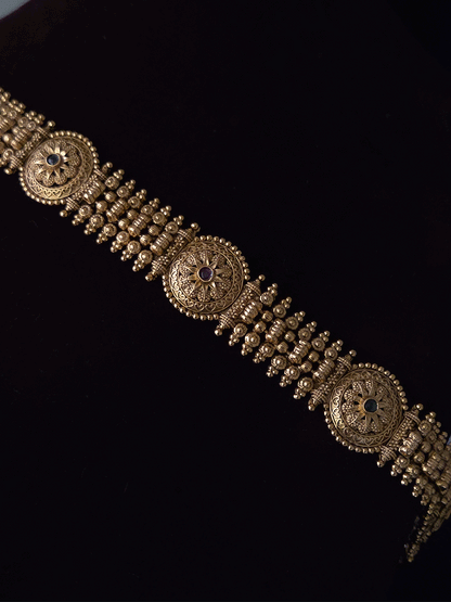 Flower in circular design 2cm broad sheeshphool with traditional broad chain