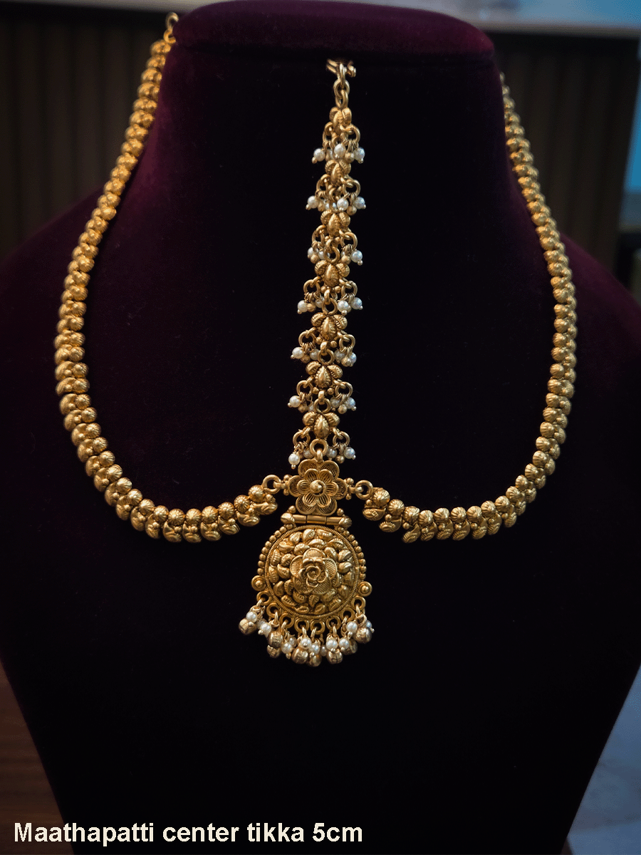 Flower and paisley design center mathapatti with pearly hangings