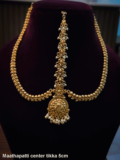 Flower and paisley design center mathapatti with pearly hangings