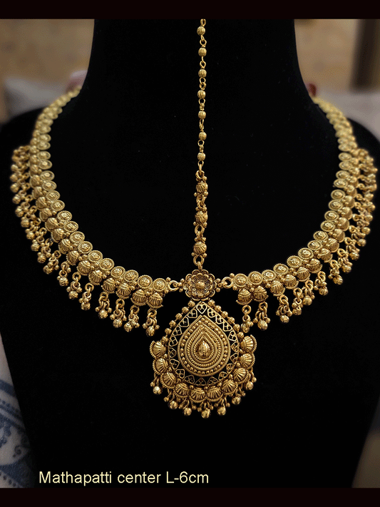 Leaf and shell design center with circular and shell design side chain mathapatti