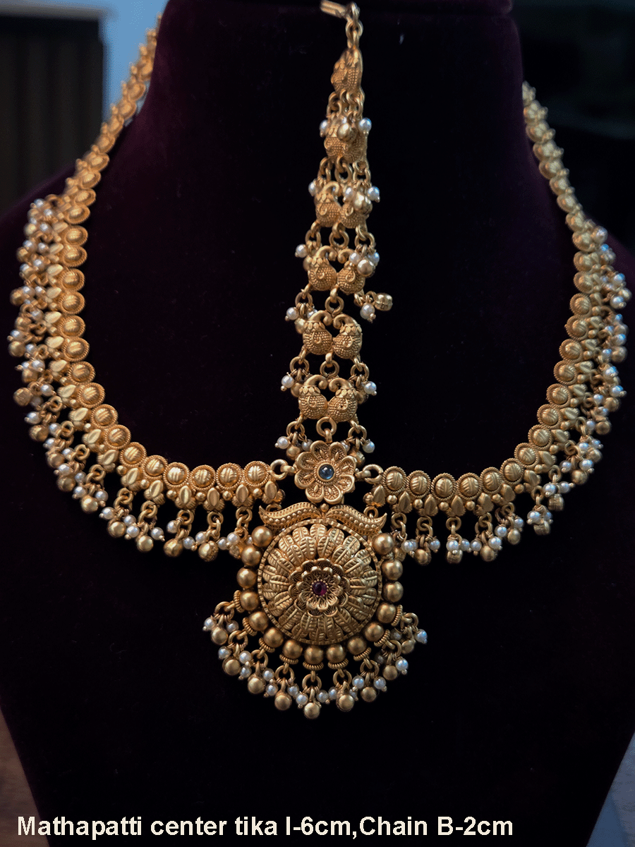 Circular flower center with pearly and gold bead hangings mathapatti