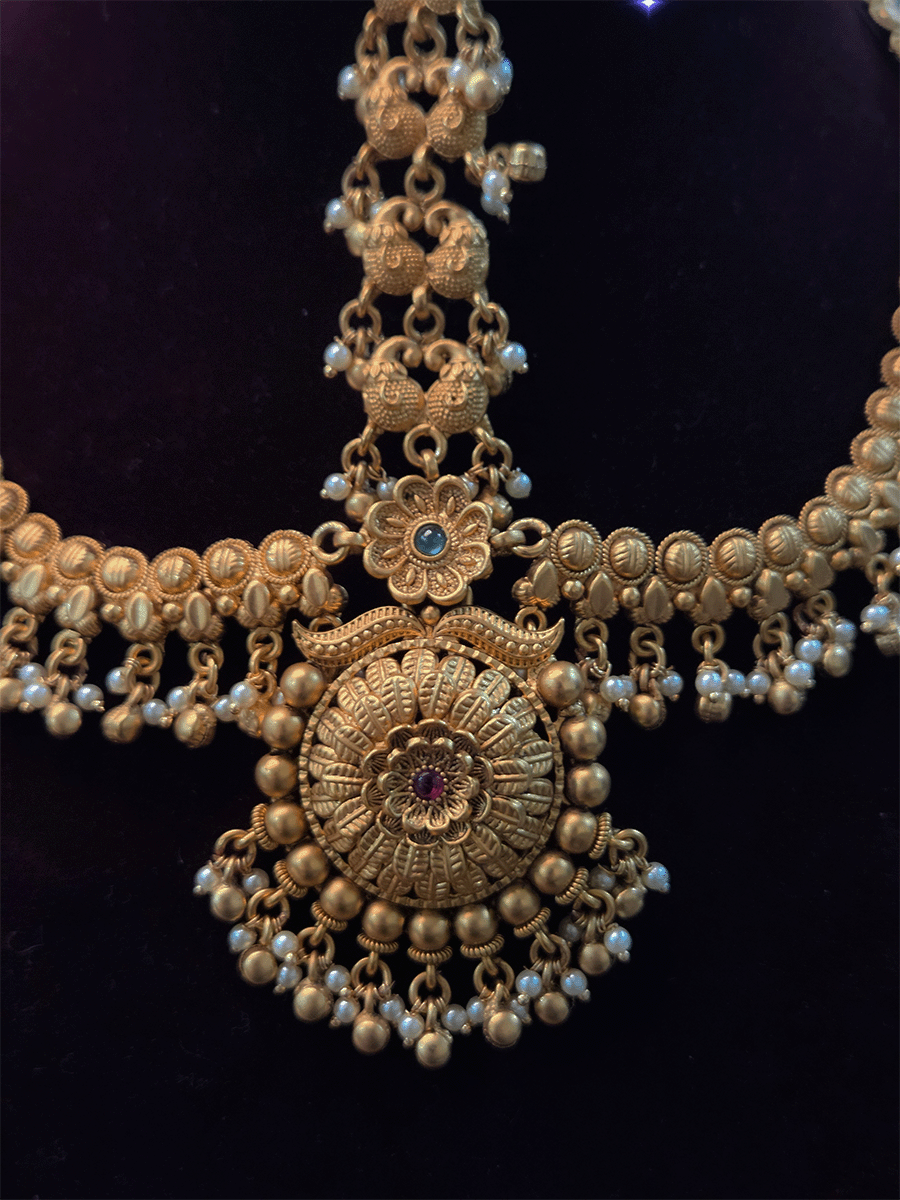 Circular flower center with pearly and gold bead hangings mathapatti