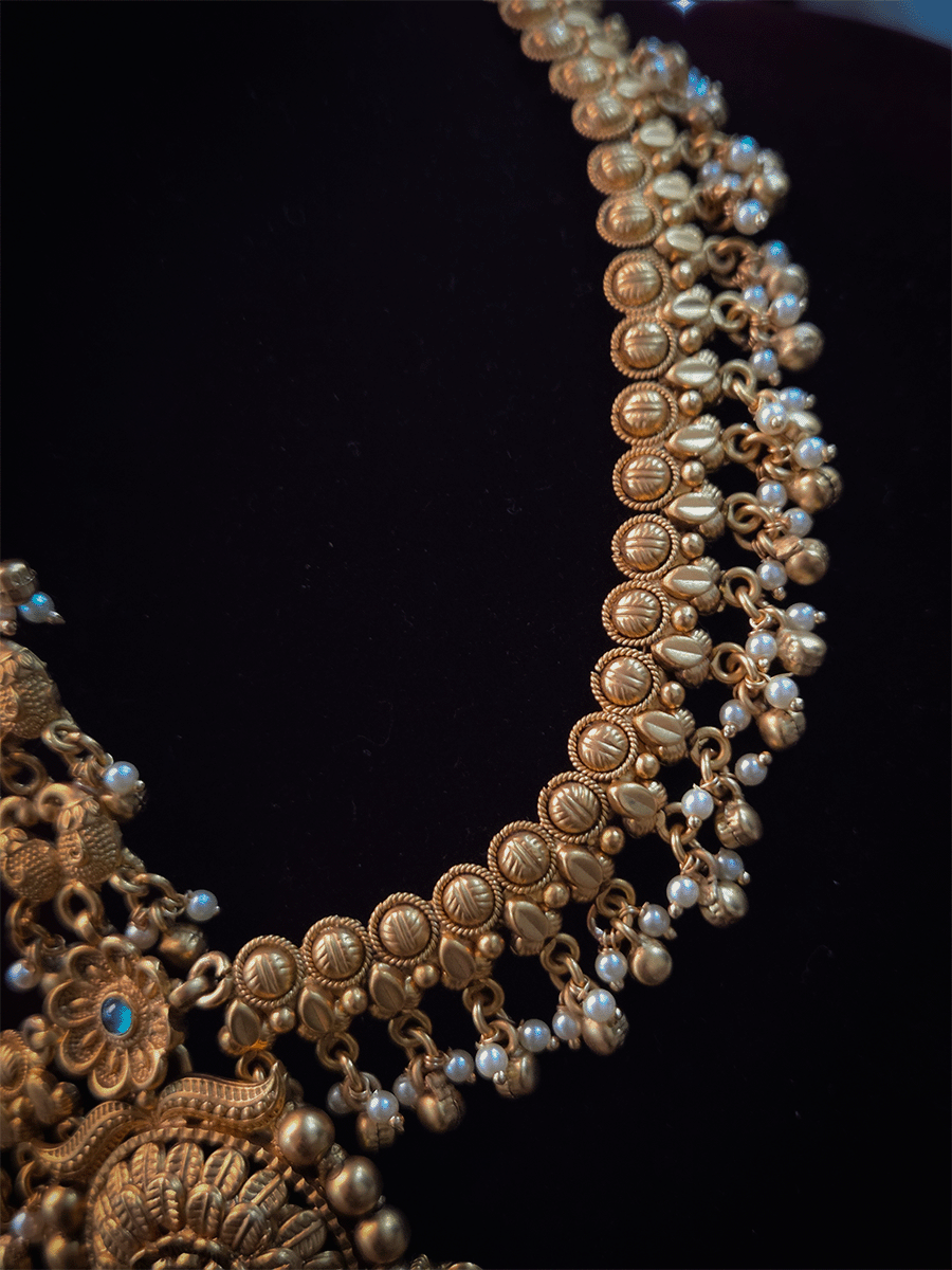 Circular flower center with pearly and gold bead hangings mathapatti