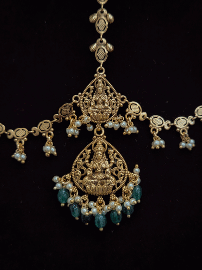 Laxmiji motif in leaf design tukdi mathapatti with green drops and oval design side chain