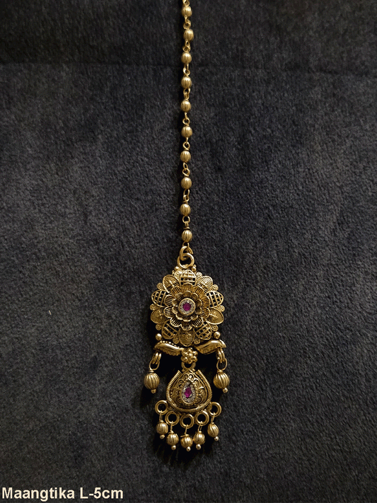 Flower top with tear drop shaped hanging tukdi at bottom maangtika