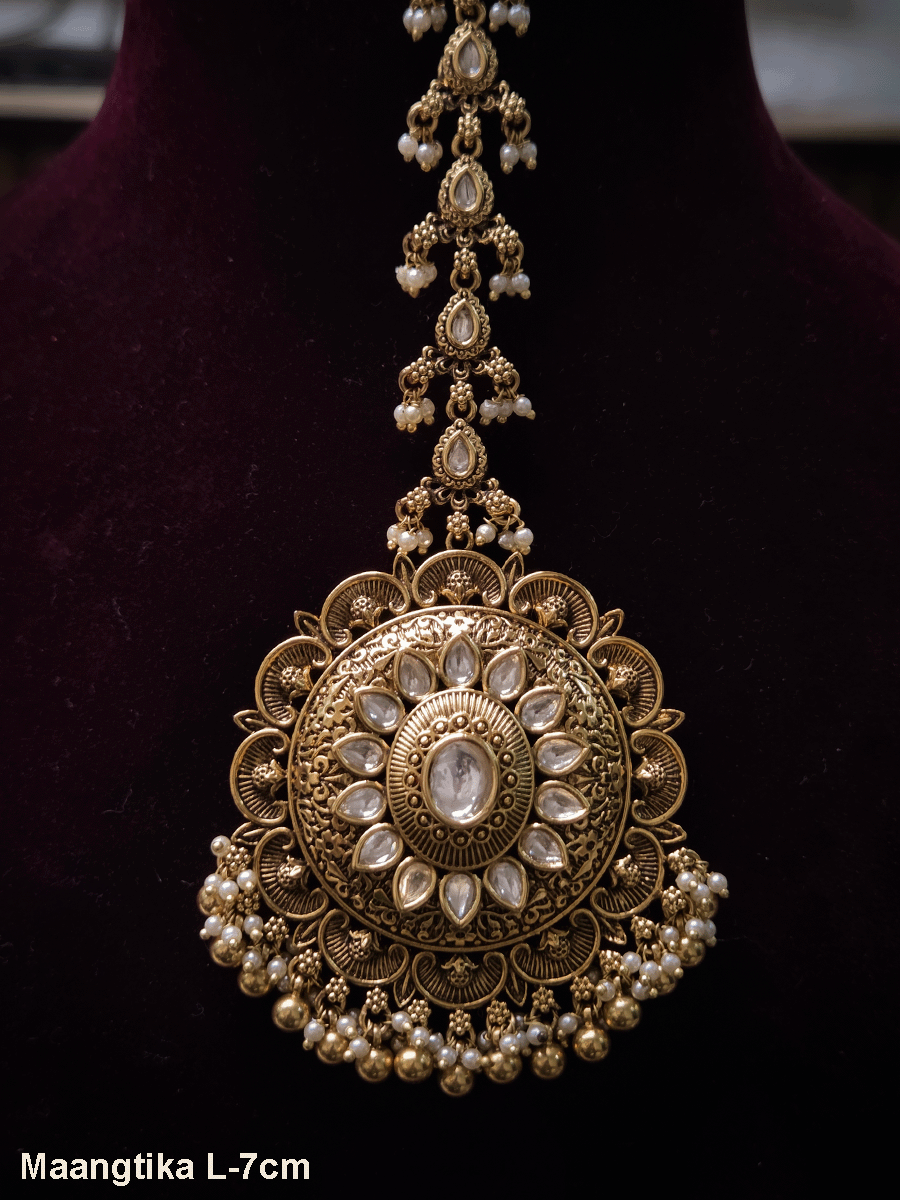 Circular oval center design with oval stone bead hangings maangtika