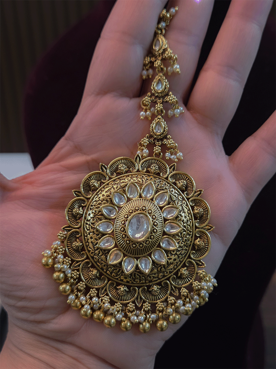 Circular oval center design with oval stone bead hangings maangtika