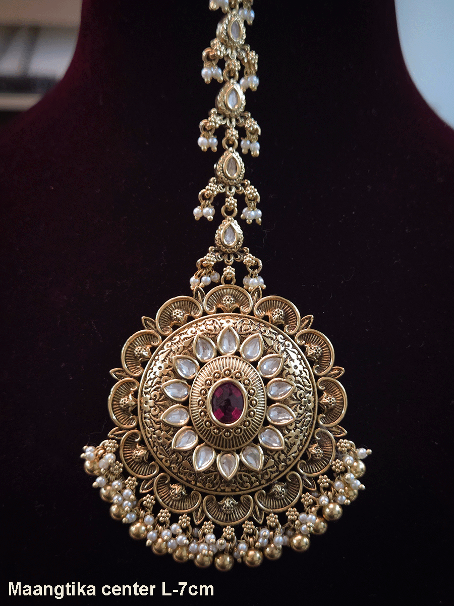 Circular oval center design with oval stone bead hangings maangtika