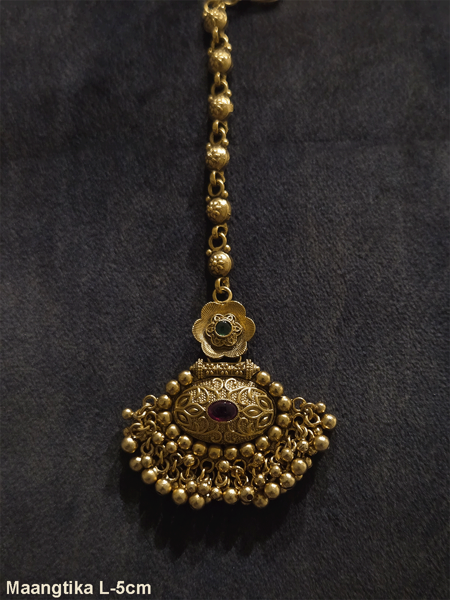 Flower top with leaf carving on oval bottom design bead hangings maangtika