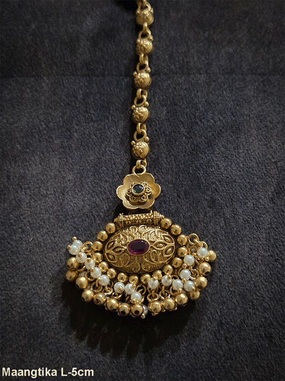 Flower top with leaf carving on oval bottom design bead hangings maangtika