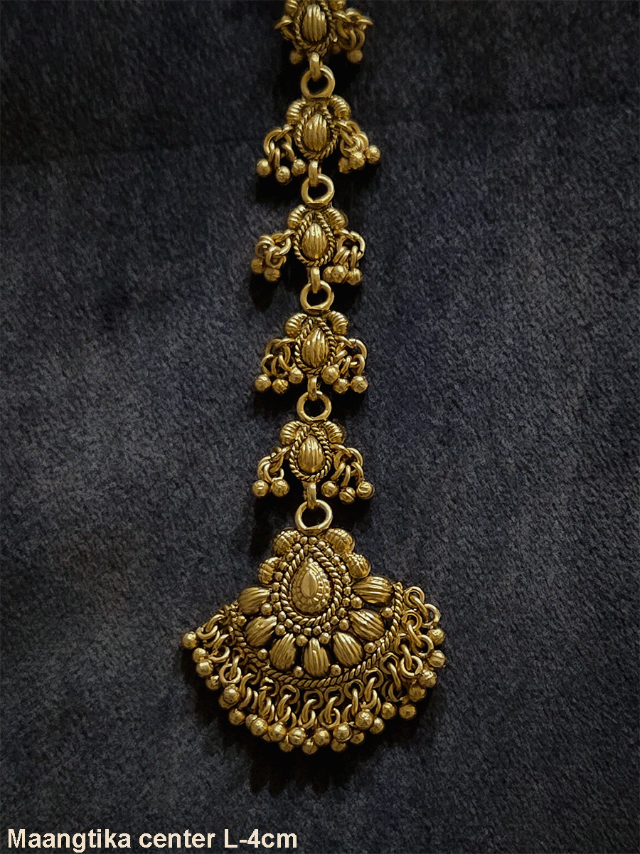 Leaf shaped with ghunghru hangings maangtika