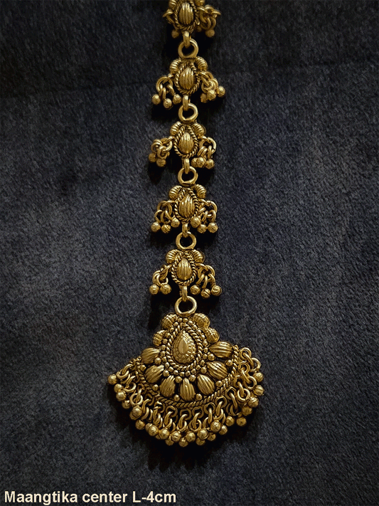 Leaf shaped with ghunghru hangings maangtika