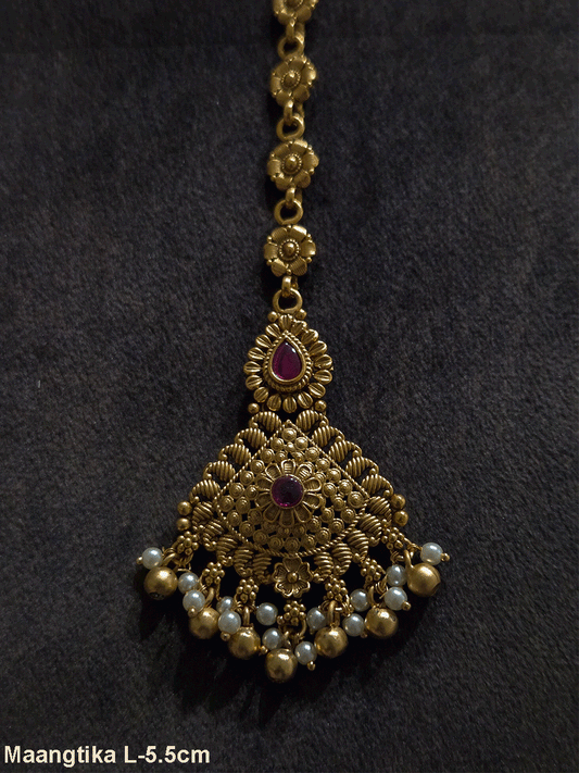 Ruby stone leaf top with triangular paisley design lace maangtika