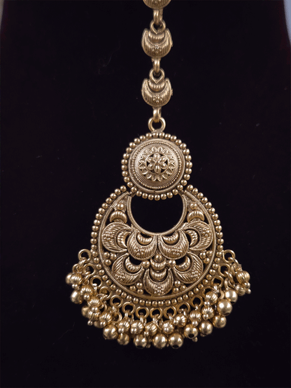 Circular flower on moon design 5cm long maangtika