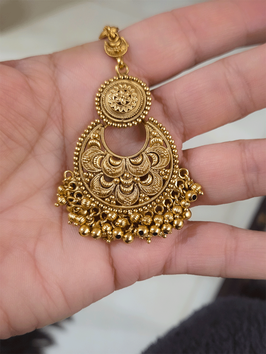 Circular flower on moon design 5cm long maangtika