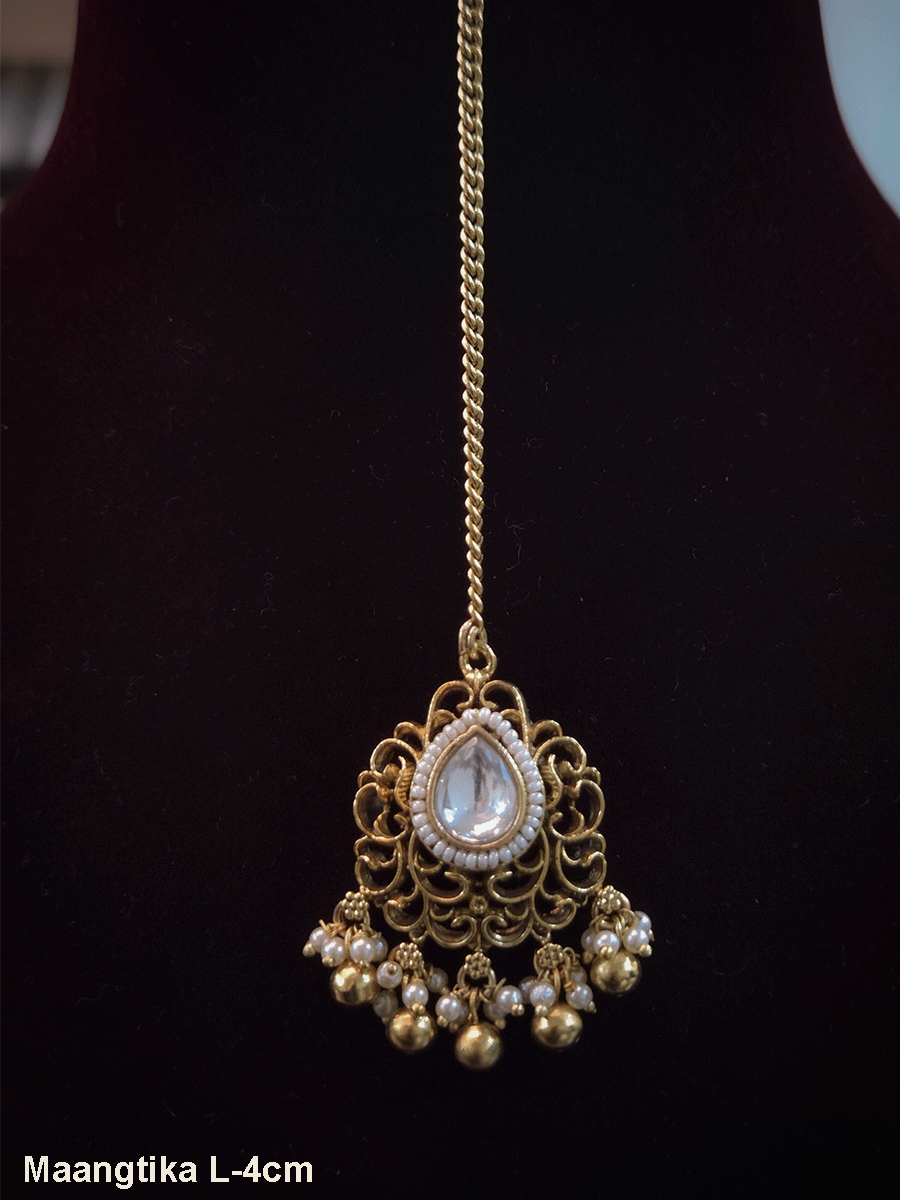 Tear drop shaped kundan with pirohi intricate design maangtika with chain