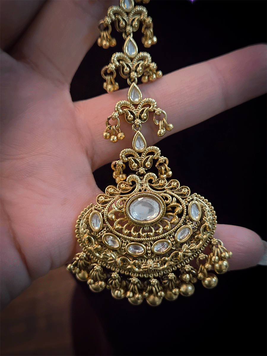 Gold bead and pearl hangings oval kundan maangtika
