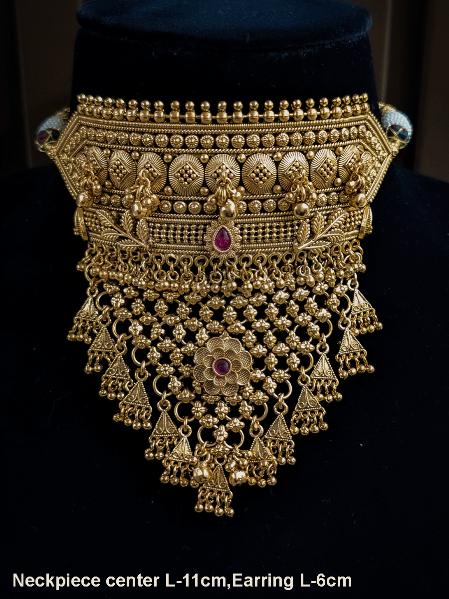 Oval and leaf design rajputi choker with flower on mesh design set