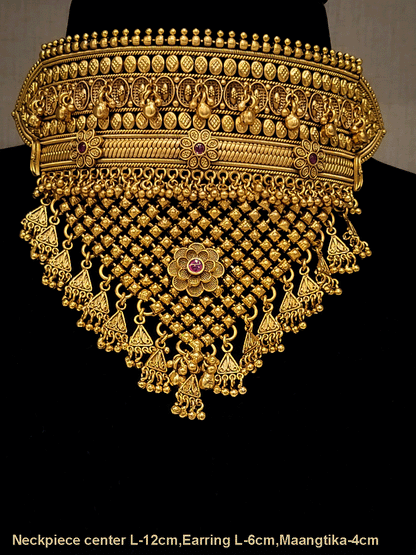 Oval top design with ghunghru hanging rajputi choker and triangular tukdi hangings on mesh design at bottom
