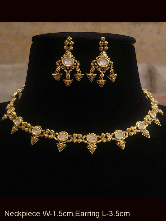 Oval kundan with triangular attached tukdies sleek set