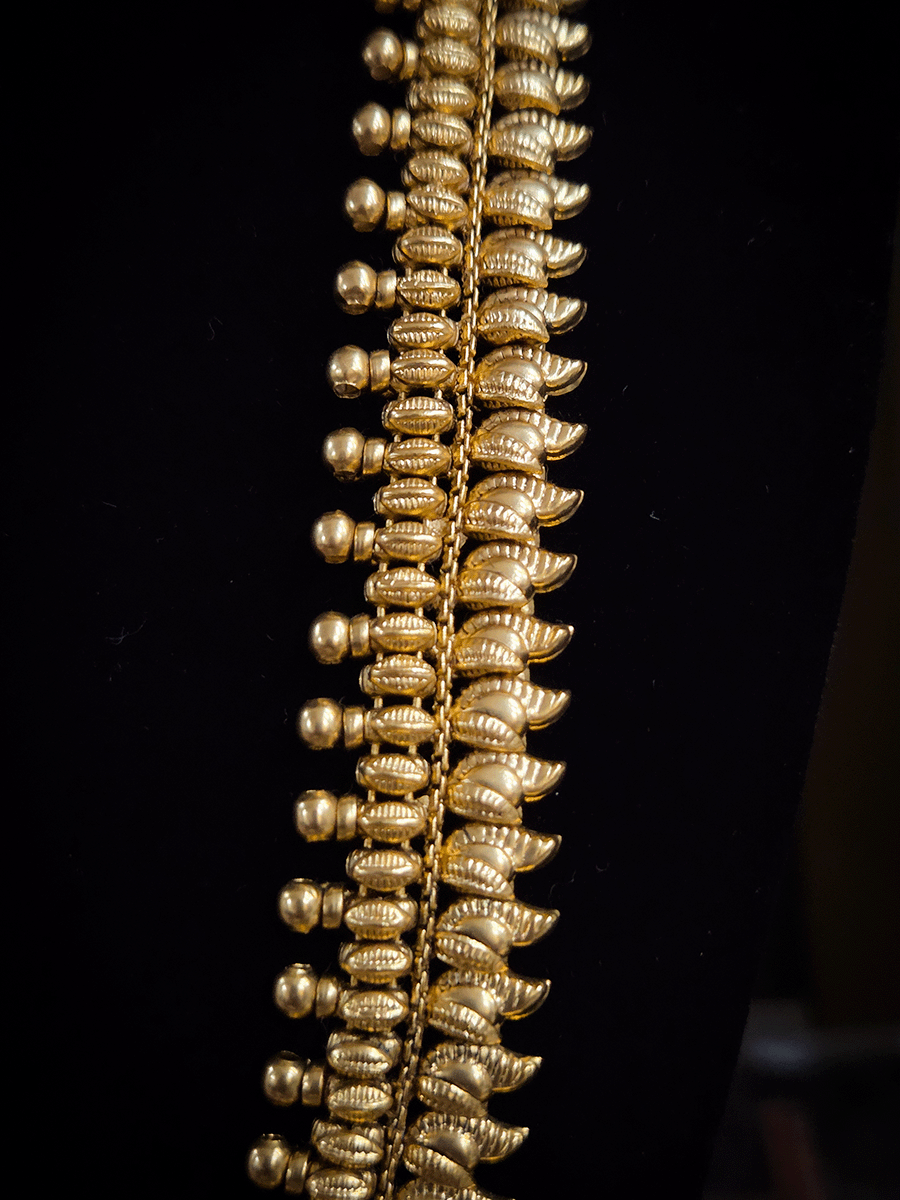 2 cm broad chain with gold bead and leaf design 11 inch long set