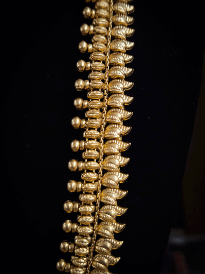 2 cm broad chain with gold bead and leaf design 11 inch long set