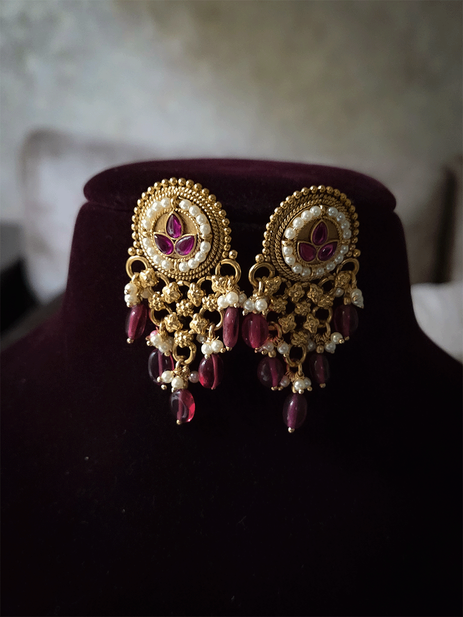 Three leaf flower design rajputi choker with flower mesh and coloured drops