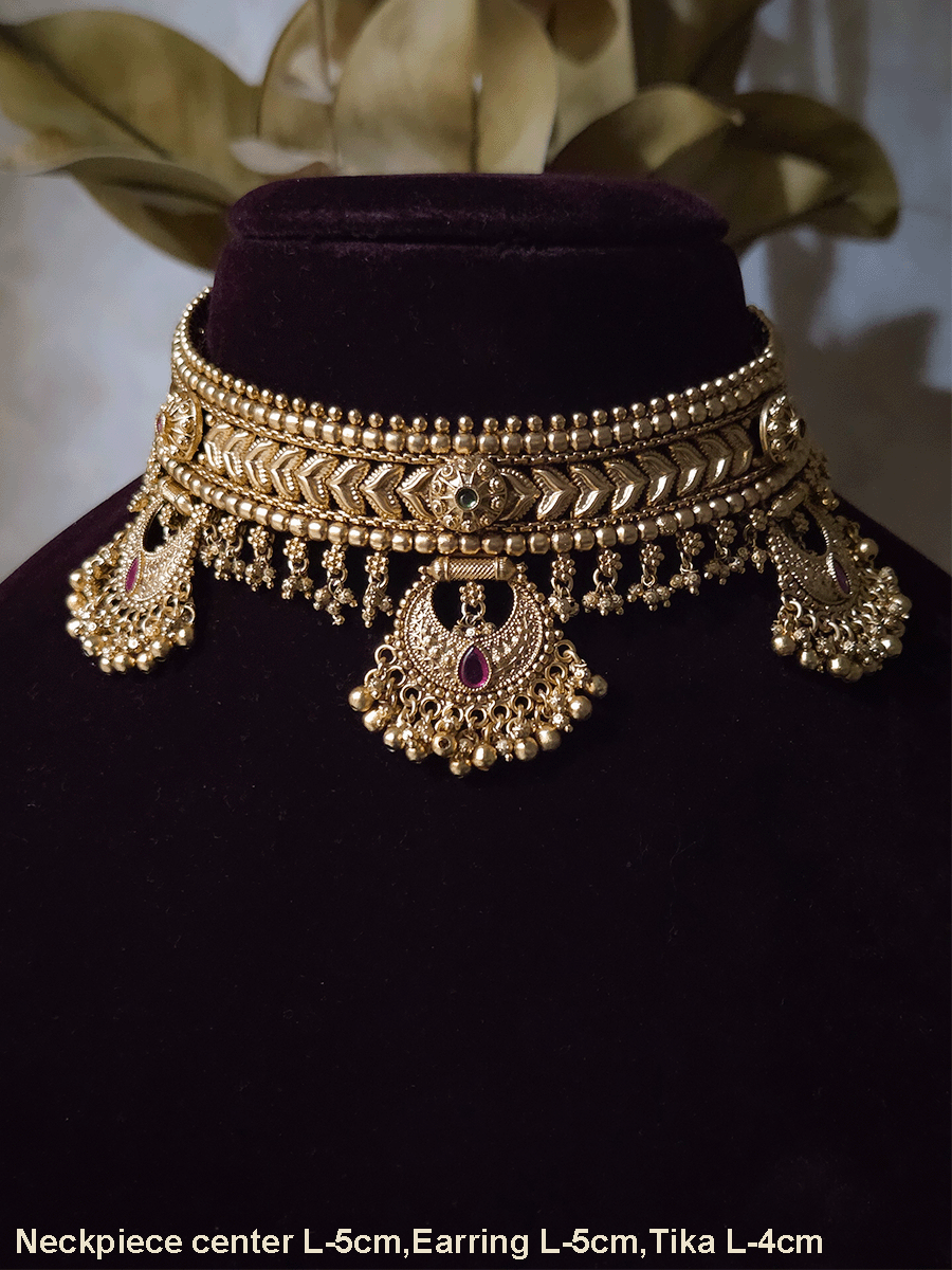 Broad leaf design top chik with hanging chandbali design tukdies set