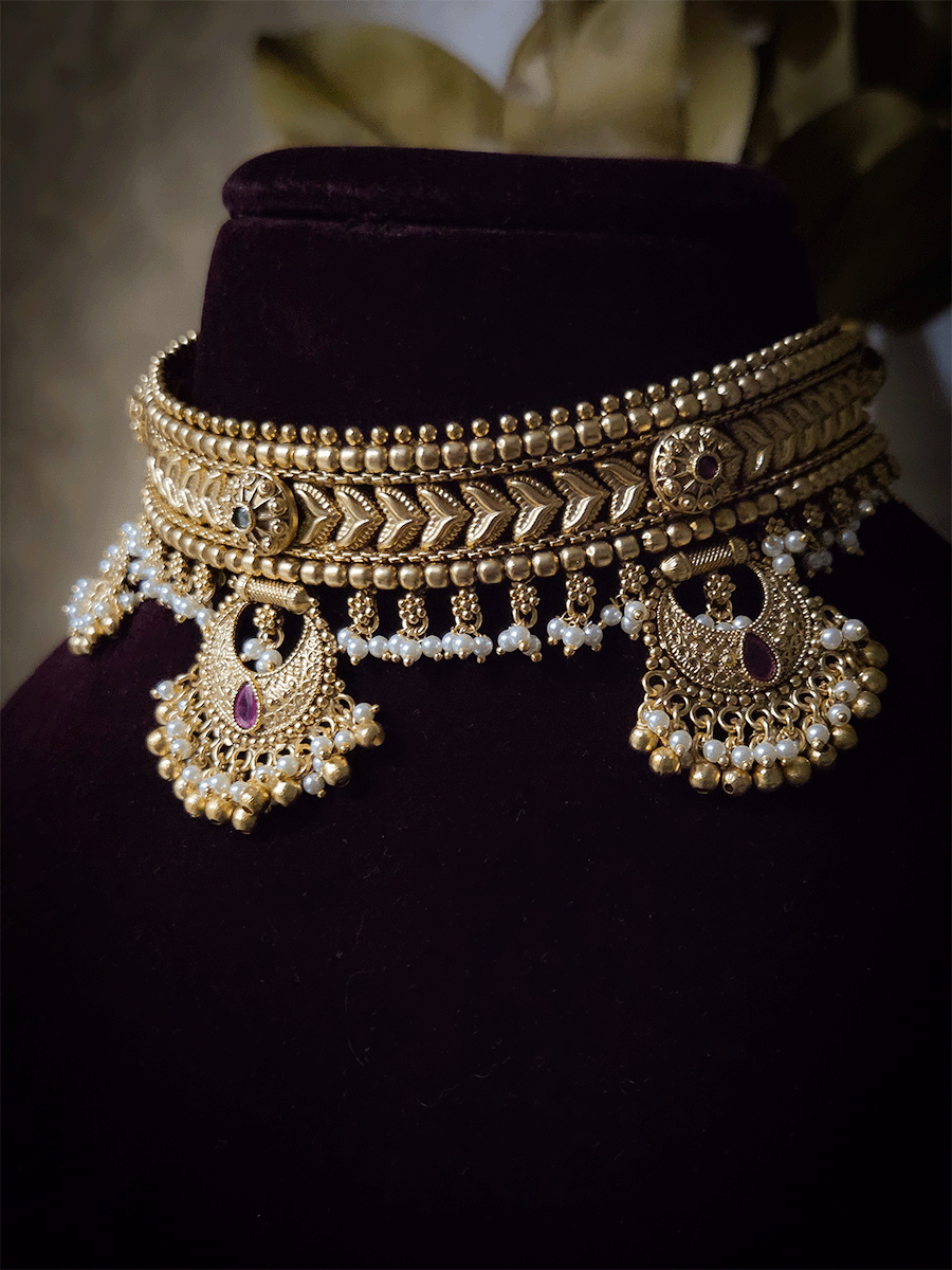 Broad leaf design top chik with hanging chandbali design tukdies set