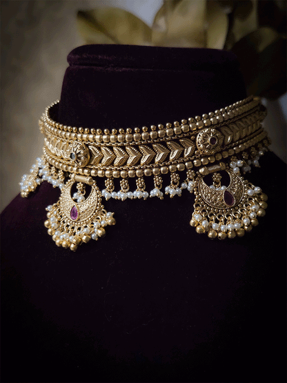 Broad leaf design top chik with hanging chandbali design tukdies set