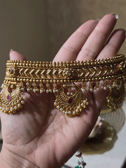 Broad leaf design top chik with hanging chandbali design tukdies set