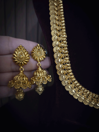 Traditional leaf design broad chain 11' long set