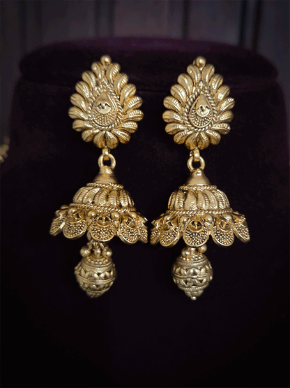 Traditional leaf design broad chain 11' long set