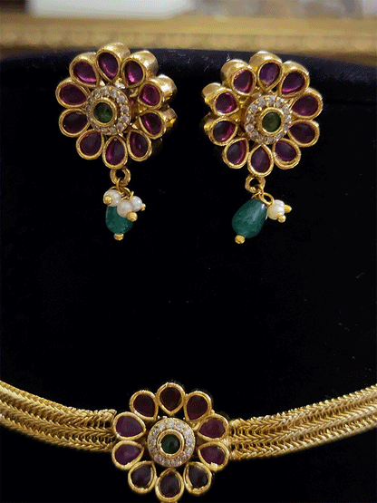 Laxmiji center pendant with green drops set with chain on sides