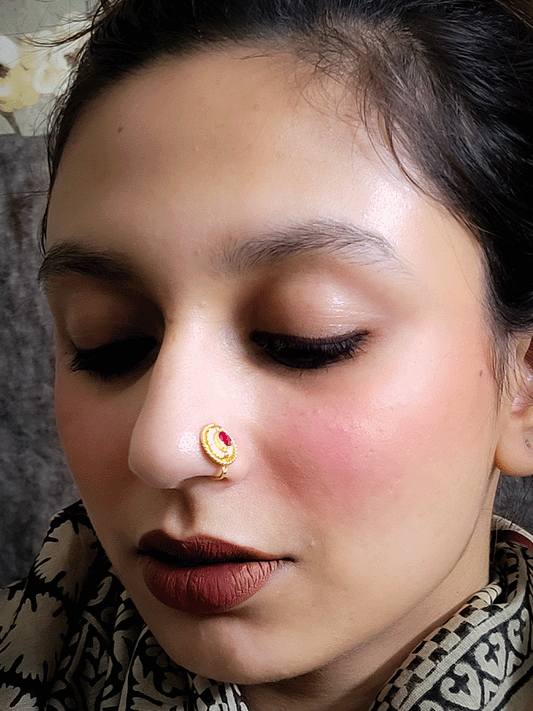 Ruby pirohi round (1.2cm) nose pin