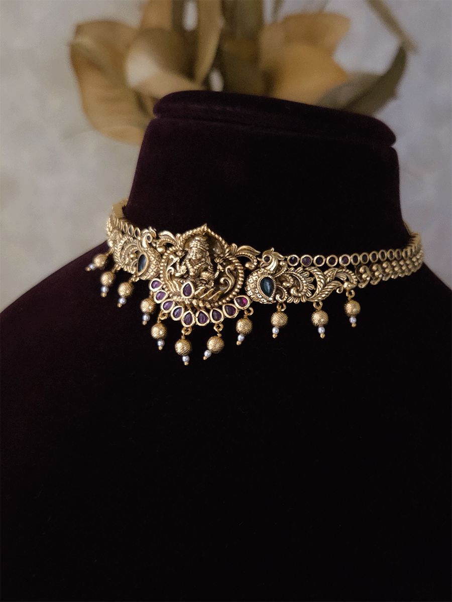 Laxmiji motif in center with peacock sides classy set