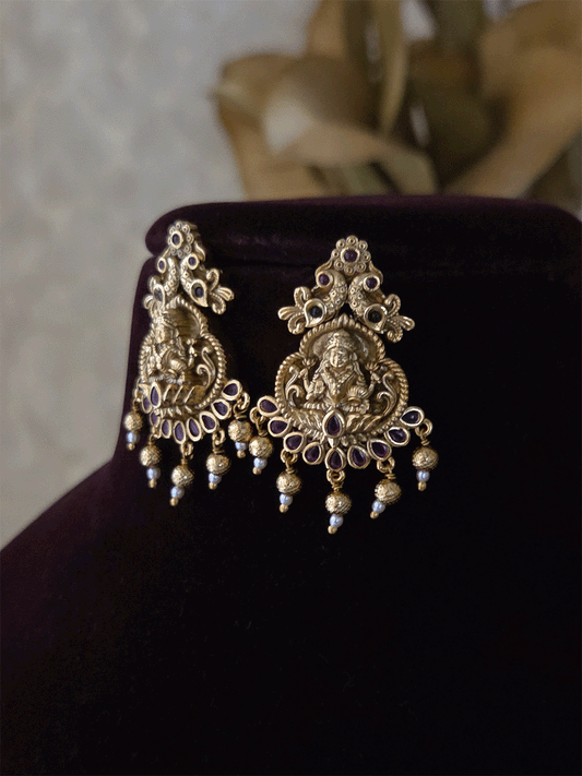 Laxmiji motif in center with peacock sides classy set