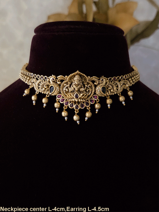 Laxmiji motif in center with peacock sides classy set