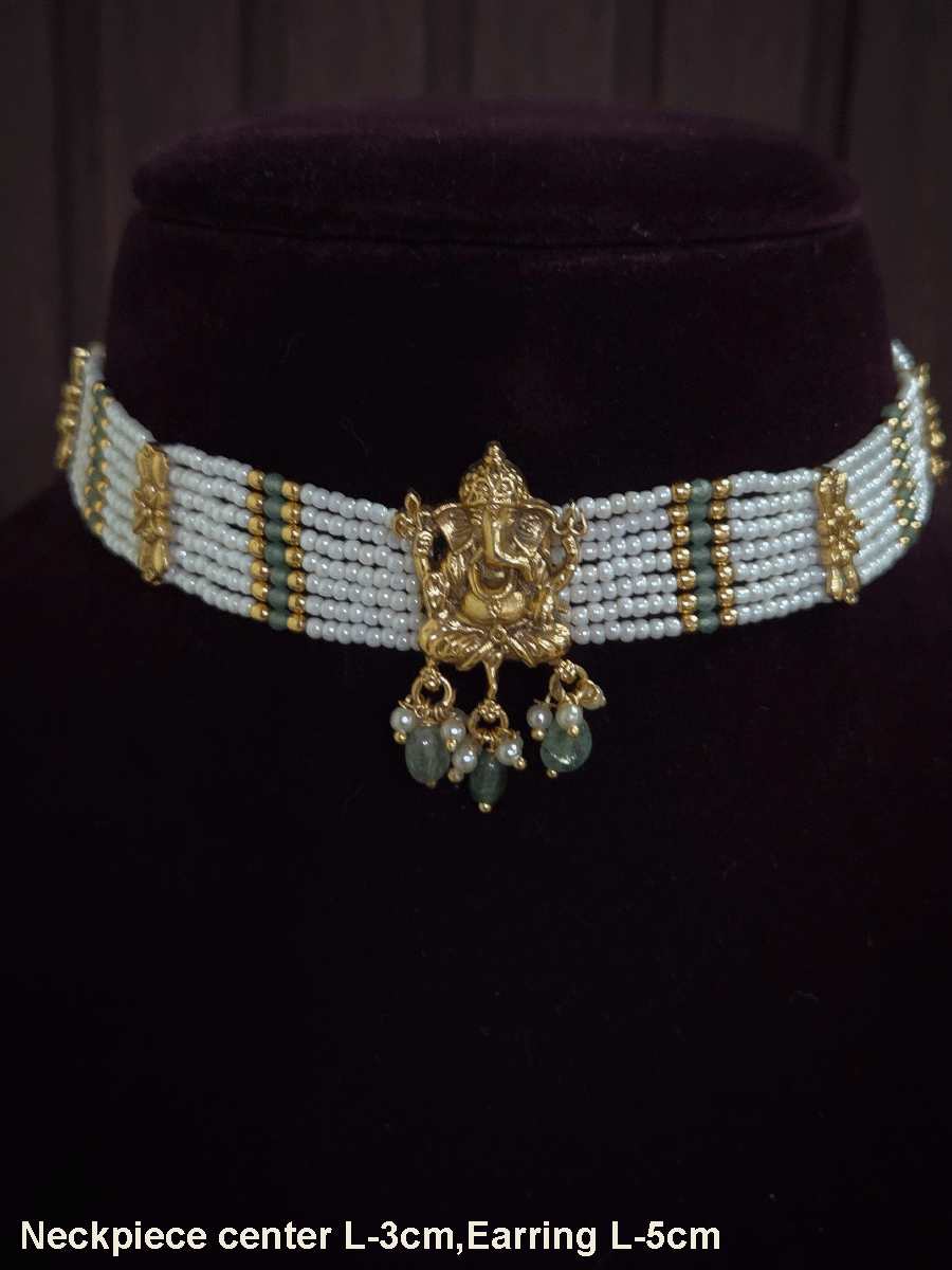 Ganpatiji motif in center with side cheed strings chik set with aqua drops