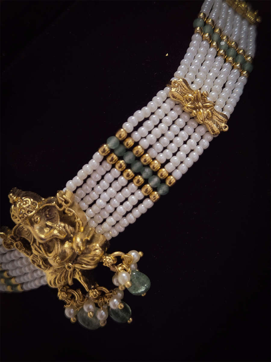 Ganpatiji motif in center with side cheed strings chik set with aqua drops