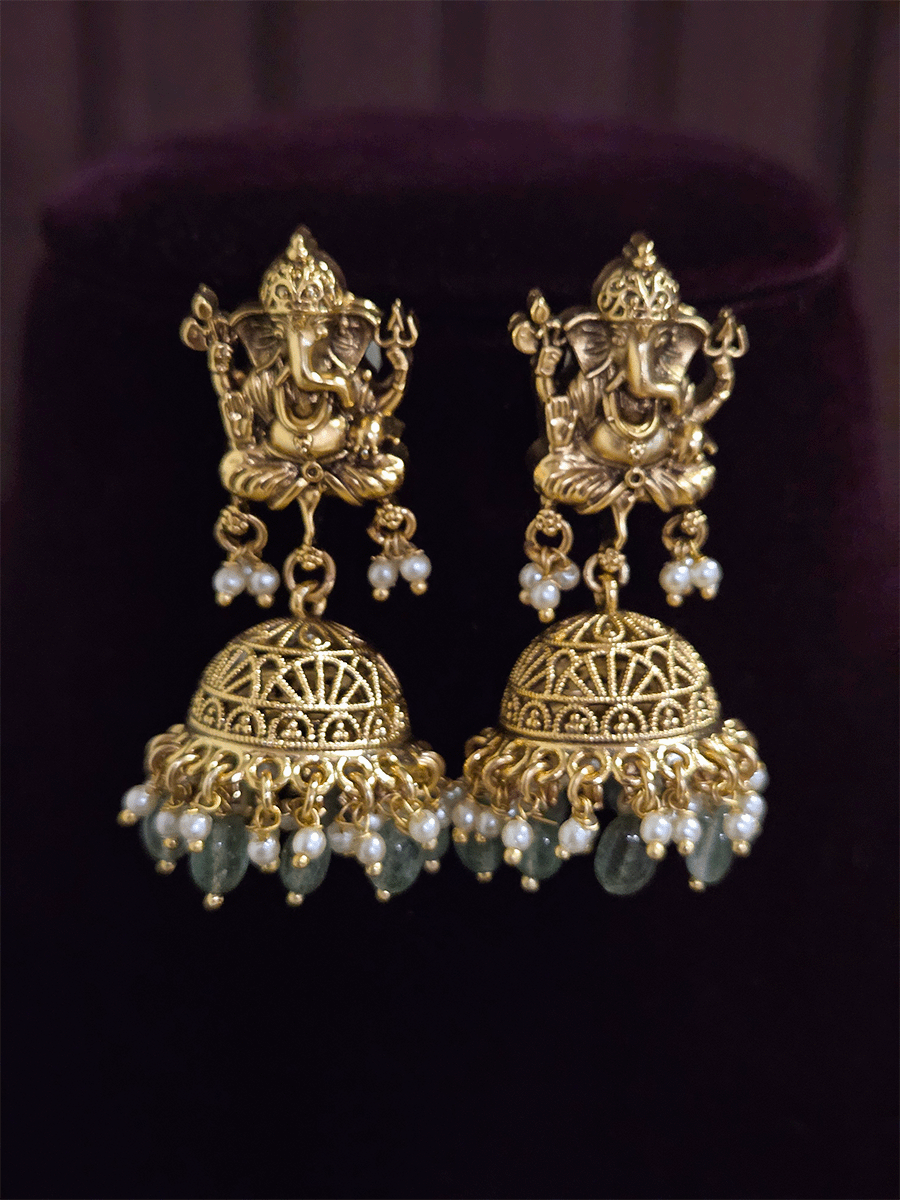 Ganpatiji motif in center with side cheed strings chik set with aqua drops