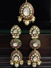 Load image into Gallery viewer, Royal kundan broad choker set with pearl drops and green meenakari work