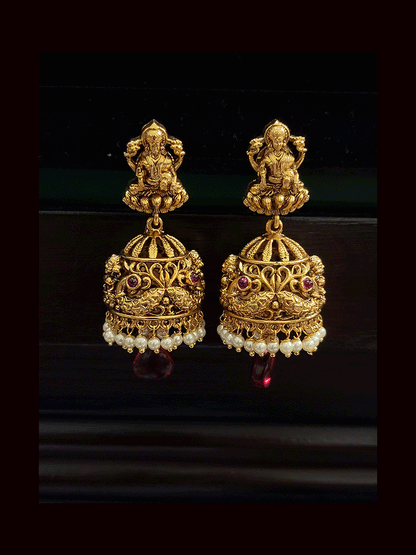 Broad green and ruby drops laxmiji choker set with intricate peacock motifs