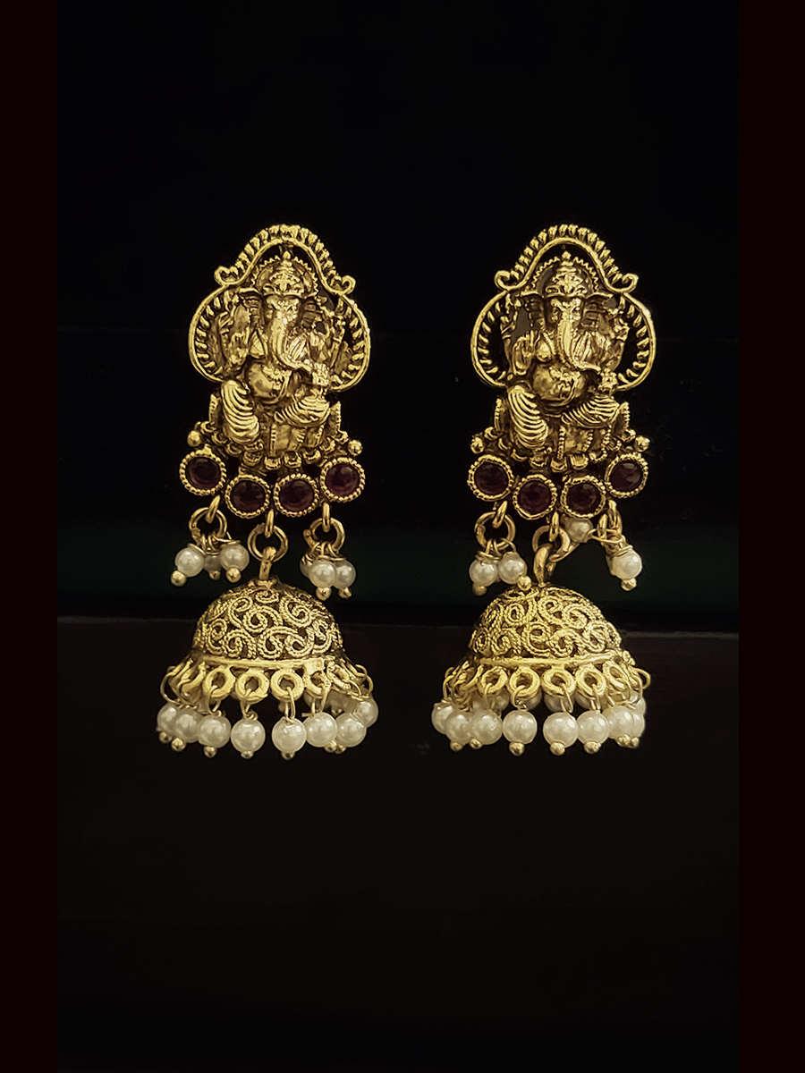 Ganpatiji motif center with ruby and green stones set with side four strings
