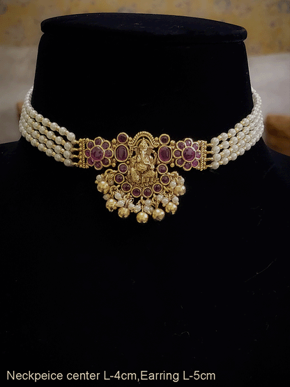 Ganpatiji motif center with ruby and green stones set with side four strings