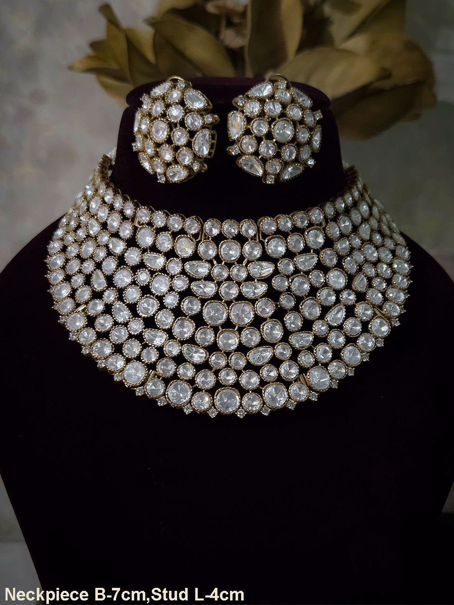 7cm broad classy moissanite set with bold studs