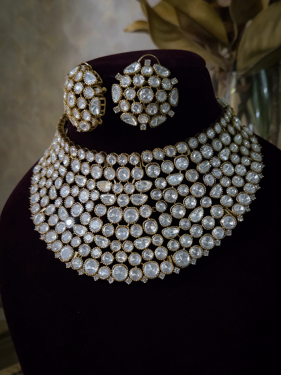 7cm broad classy moissanite set with bold studs