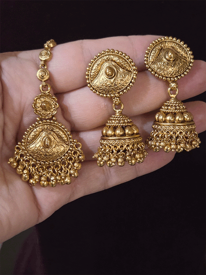 3cm broad self design choker with hanging circular bold traditional tukdi in center and small tukdies on sides