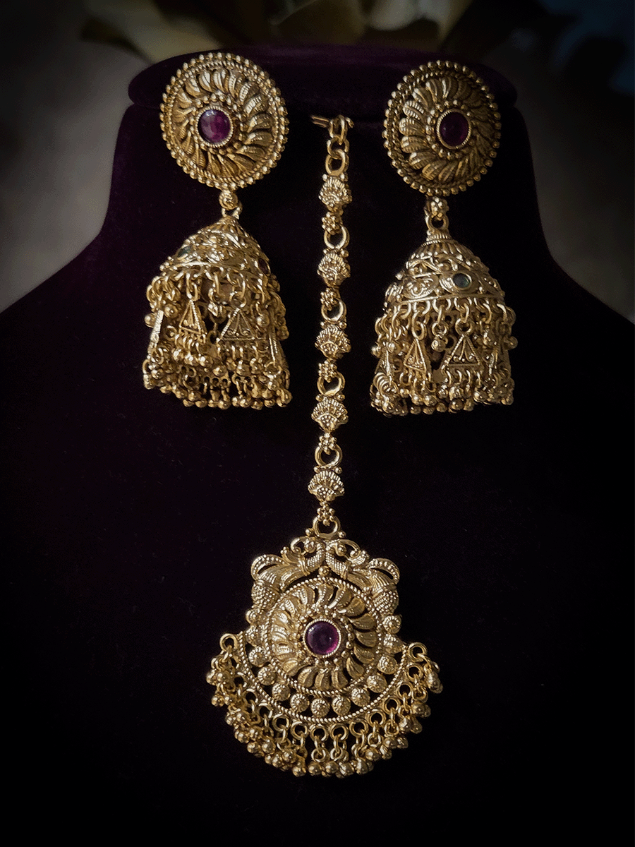 Circular center with side peacock design mesh design triangular hangings rajputi choker(with jhoomkies and maangtika)